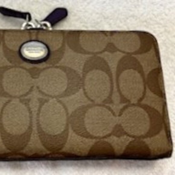 Coach Peyton Signature "C" print long wallet with violet interior and trim - Picture 11 of 11